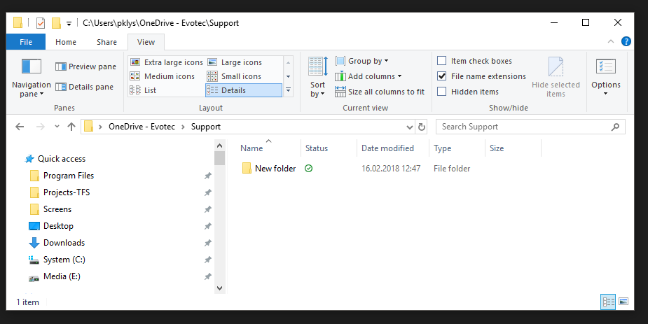 Eksplorator plików pokazujący ten sam nowy folder w OneDrive