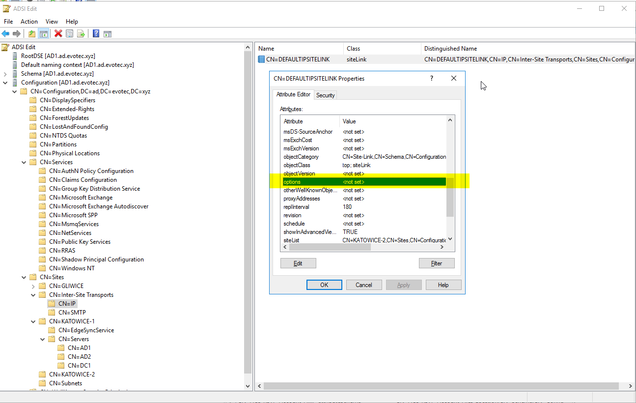 Właściwości łącza lokacji w ADSI Edit z atrybutem Options gotowym do zmiany na natychmiastową replikację