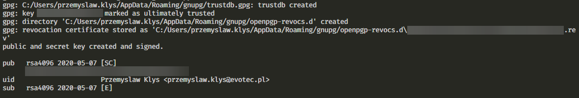 Wynik polecenia potwierdzajacy utworzenie publicznego i prywatnego klucza GPG