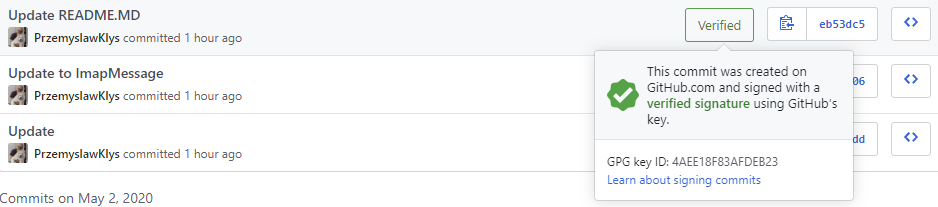 Historia commitow w GitHub pokazujaca znaczek Verified przy ostatnich commitach