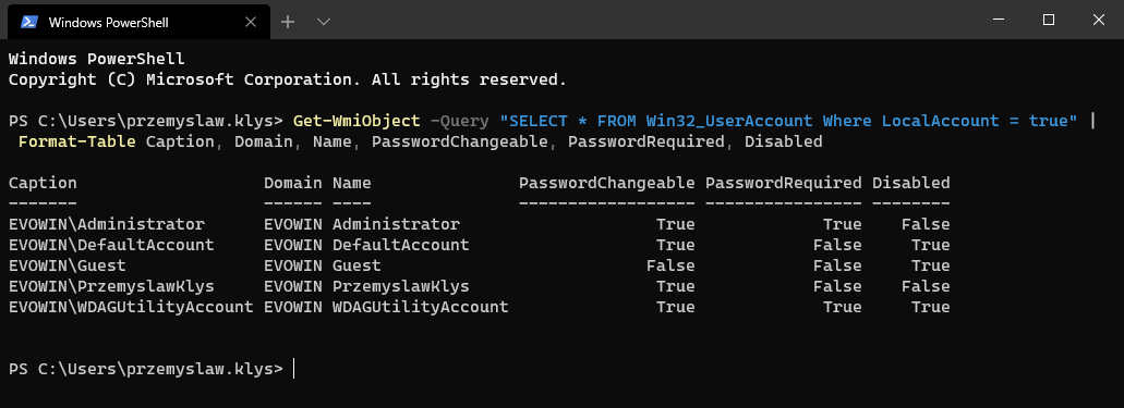 Zapytanie Win32_UserAccount z wybranymi wlasciwosciami pokazujace, czy lokalne konta sa wlaczone lub wylaczone.